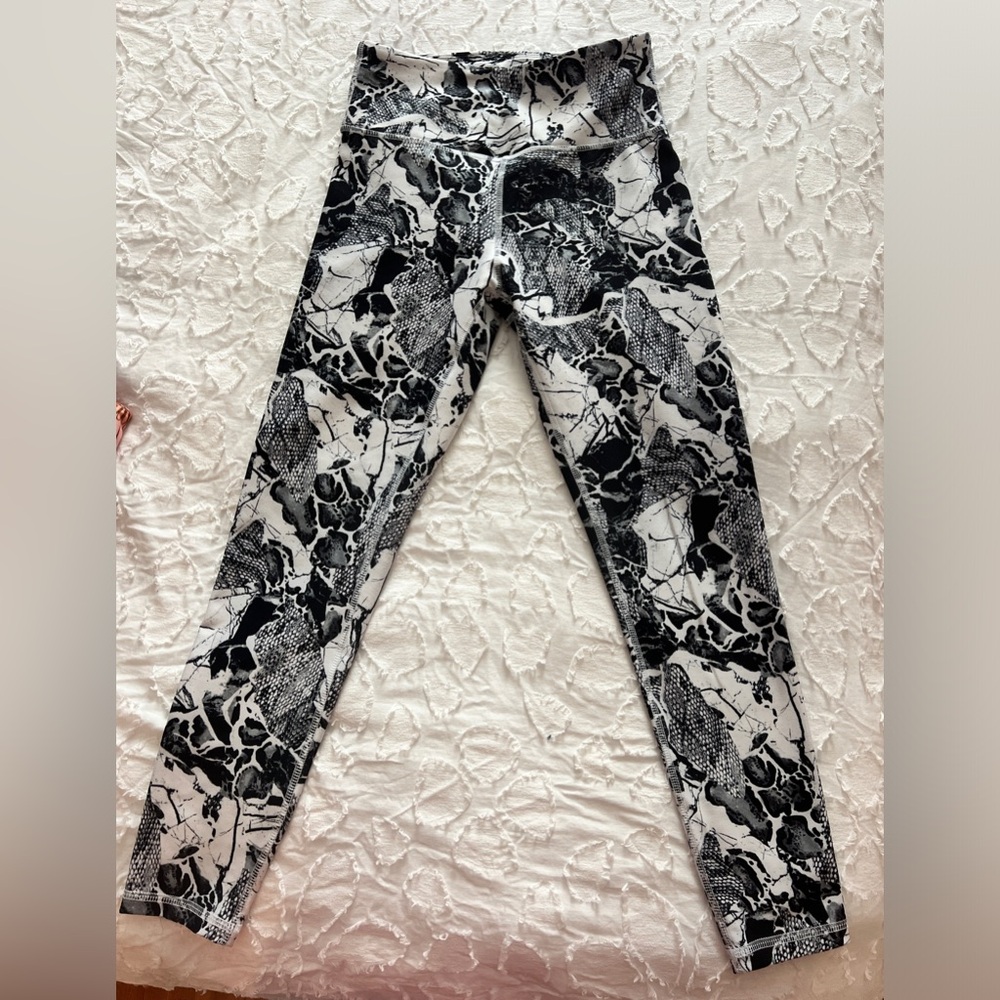 Patterned leggings size small